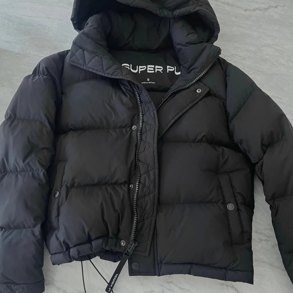 Aritzia super puff shorty black size small - Picture 2 of 2